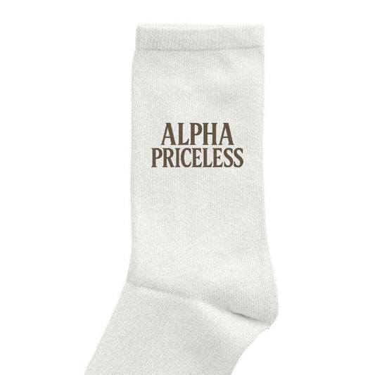 Alpha Priceless Mocha Comfort Socks mit minimalistischem Design und hochwertigem Stoff.