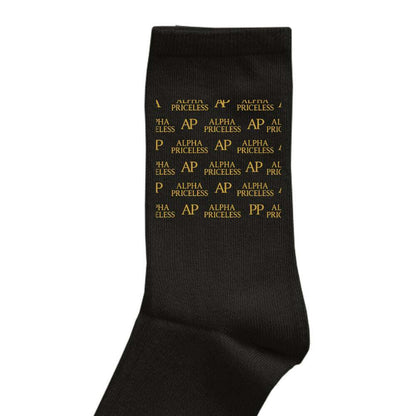 Alpha Priceless Premium Socks - Signature Comfort Streetwear mit minimalistischen Gelb-Logos auf schwarzem Hintergrund.