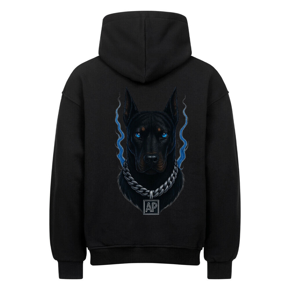 Rückansicht des Alpha Guard Oversized Comfort Hoodies mit schwarzem Hundemotiv und auffälliger Halskette.