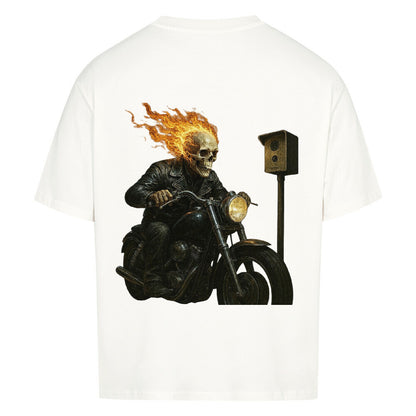 Alpha Priceless Rock Ghost Figurine auf einer T-Shirt-Rückseite mit Feuerkopf und Motorrad-Design.