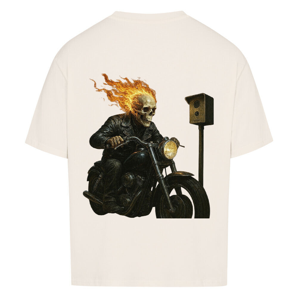 Alpha Priceless Rock Ghost Figurine auf einem gravierten T-Shirt mit flammendem Skelettfahrer.
