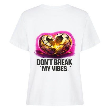 Dont break my vibes - Classic Alpha Priceless T-Shirt mit buntem Design auf weißem Hintergrund.