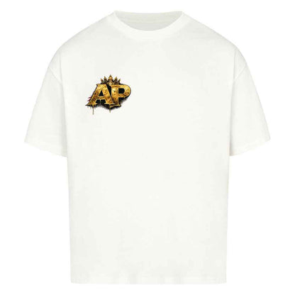 Alpha Priceless Oversized Tee - Built for Discipline. Made to Dominate. Weißes T-Shirt mit goldenem AP-Logo.