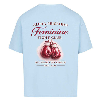 Women’s Boxing Oversized T-Shirt - Alpha Priceless Feminine Fight Club mit boxing gloves Design auf einem hellblauen Hintergrund.