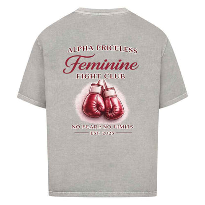 Women’s Boxing Oversized T-Shirt - Alpha Priceless Feminine Fight Club mit Grafik von Boxhandschuhen auf der Rückseite.